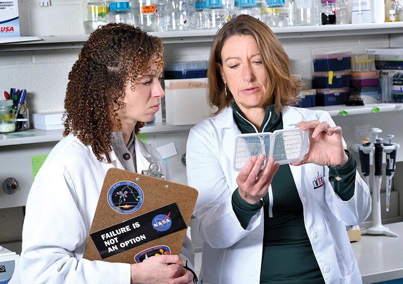 Federica Brandizzi (right) and doctoral student Joanne Thomson (left)