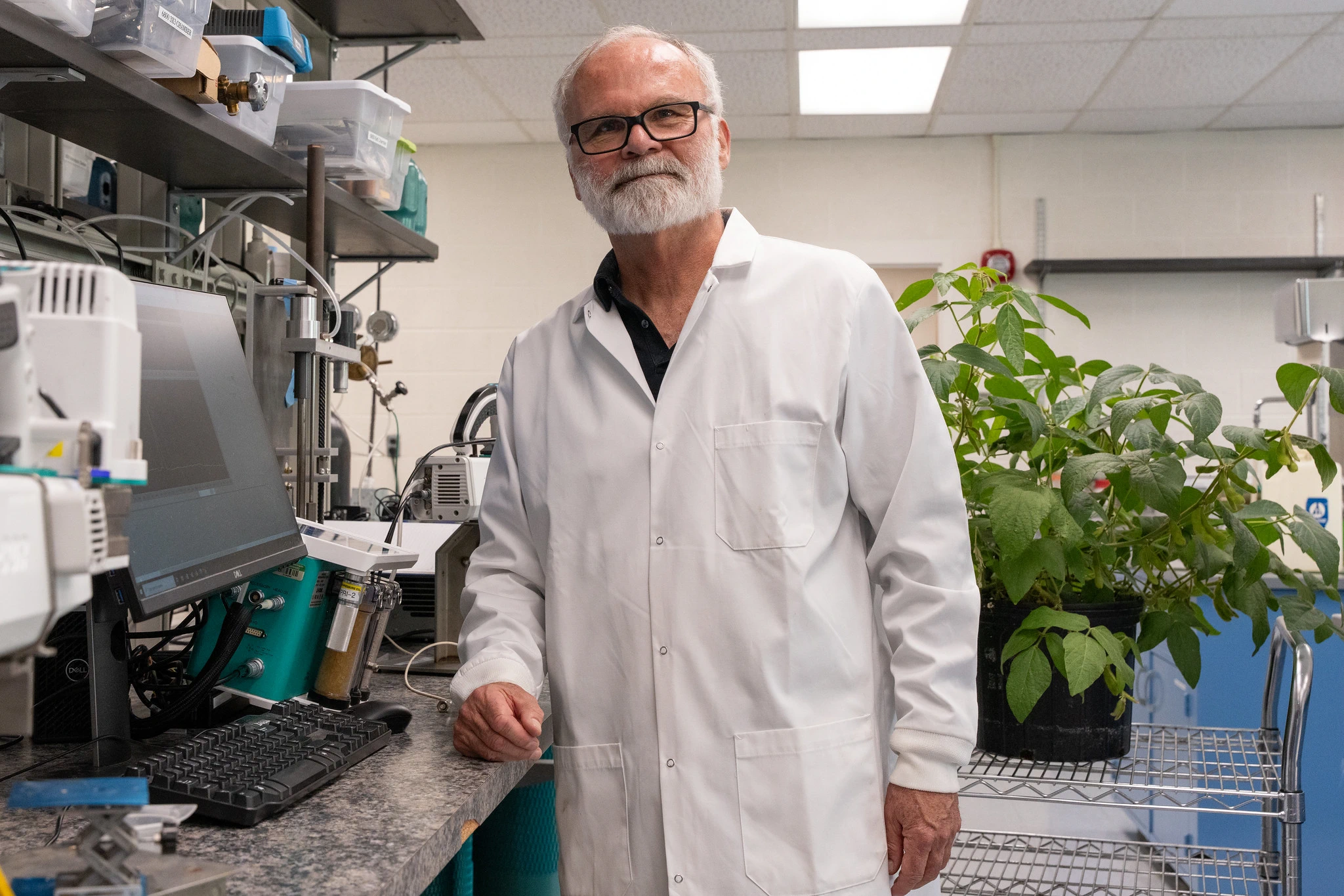 Tom Sharkey in a lab