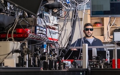  Elad Hareln using laser equipment 