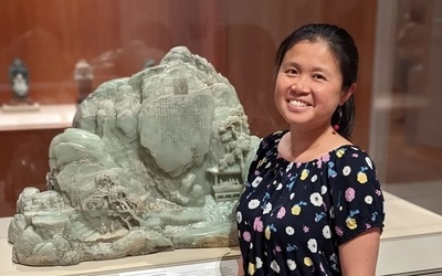 Yulian Wu near statue