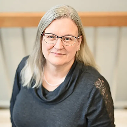 Beverly Dickinson Headshot